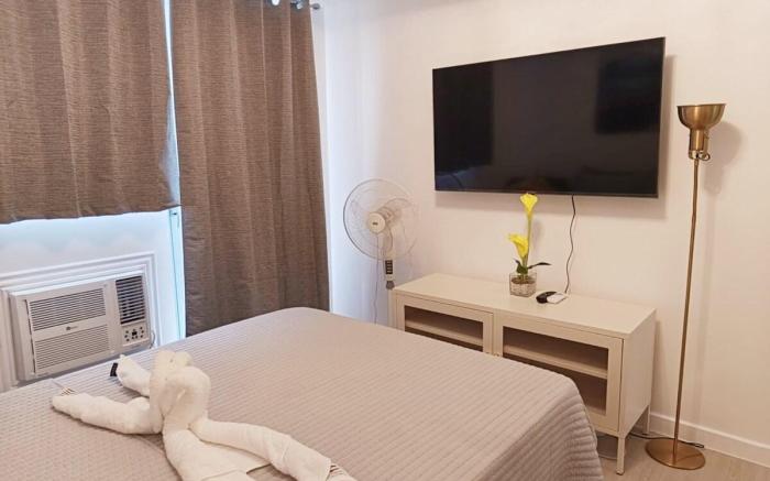 M & R Staycation Condo