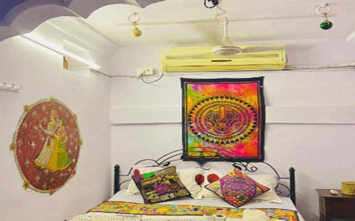 Bob Hostel