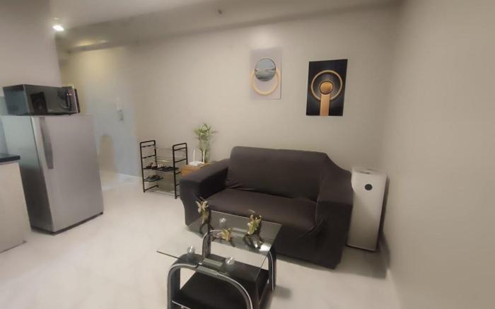 Free pool access w/ balcony along MOA BS651