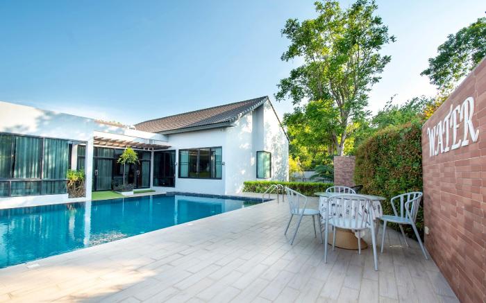 Penny - Farthing Pool Villa