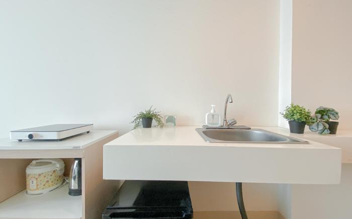 Comfy Studio Apt at Tree Park City BSD By Travelio