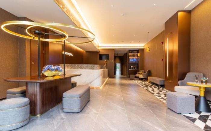 Home Inn Plus Jinan West Station East Square