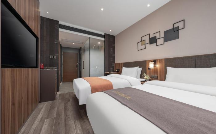 Home Inn Plus Jinan East Station