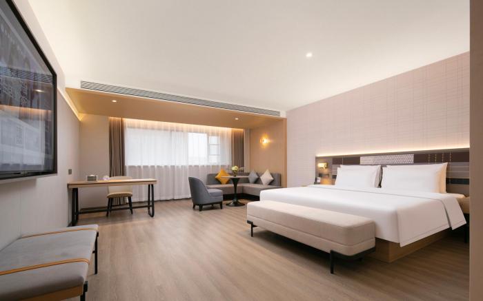 Home Inn Plus Wuhan International Plaza