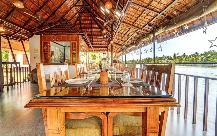 Alaya Stays Palm Dale Heritage Backwater Retreat