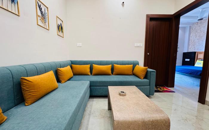 Home Escape 1BHK Bliss with Balcony Near Mahalaxmi