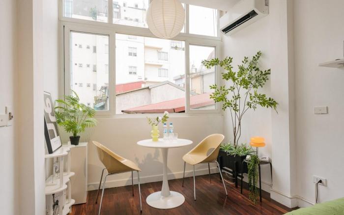 Cozy & Airy 2 Bedrooms 1WC Balcony Hoan Kiem Lake