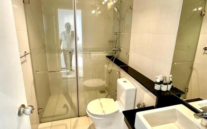 3BR Apartment with Sea View, WIFI, Pool & Gym