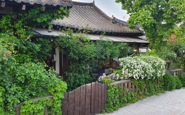 Gyodong Salrae Guesthouse