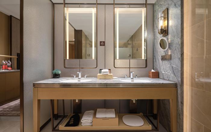 DongCheng Internatonal Hotel - Free shuttle bus for executive rooms during the Canton Fair