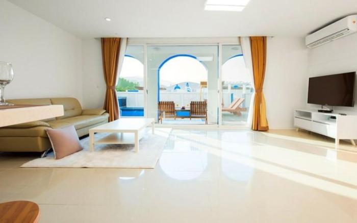 Yangyang Jijoonghae Pool Villa