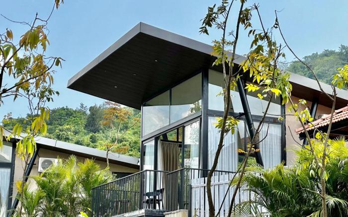 Canopy Cabin with Jacuzzi by Tranquil Stays