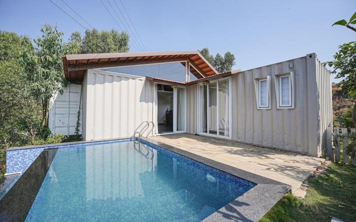Caasa Tranquilla Lakefront Container with Pool