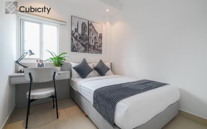 Cubicity De Tham Double Bed with Window