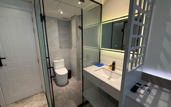 Rix Hotel District 1, Double Room with Balcony 4_1