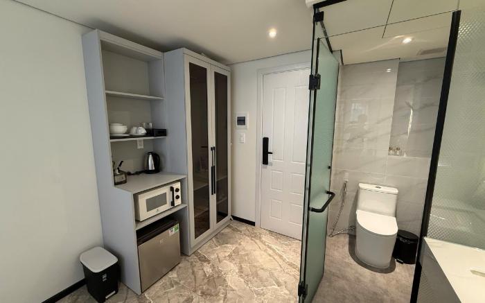 Rix Hotel District 1, Double Room with Balcony 2_1