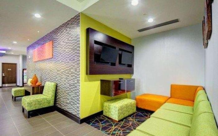 Comfort Inn & Suites Tulsa I-44 West - Rt 66
