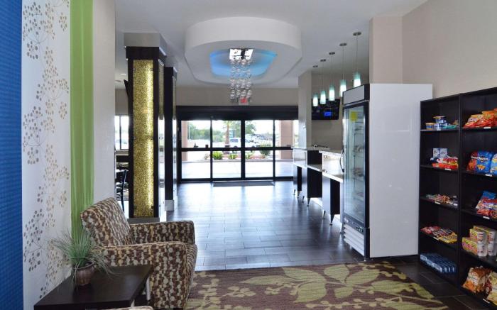 Quality Inn & Suites Kenedy - Karnes City