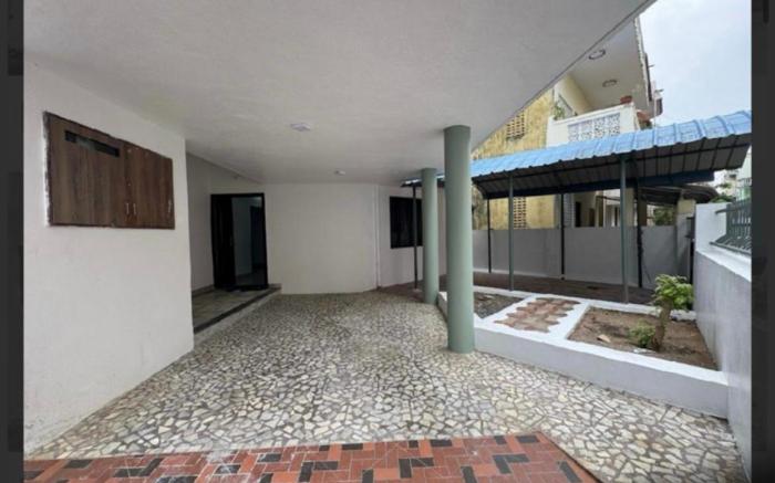 Villa Manor - Ground floor - 2kms from Rock Beach 