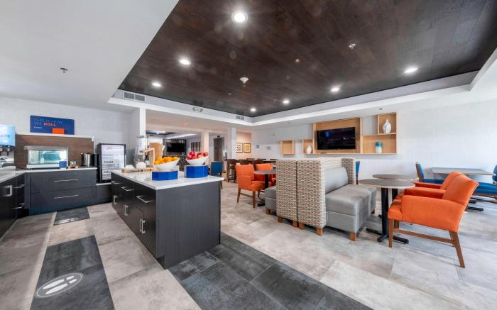 Holiday Inn Express Hotel & Suites Petersburg/Dinwiddie By IHG