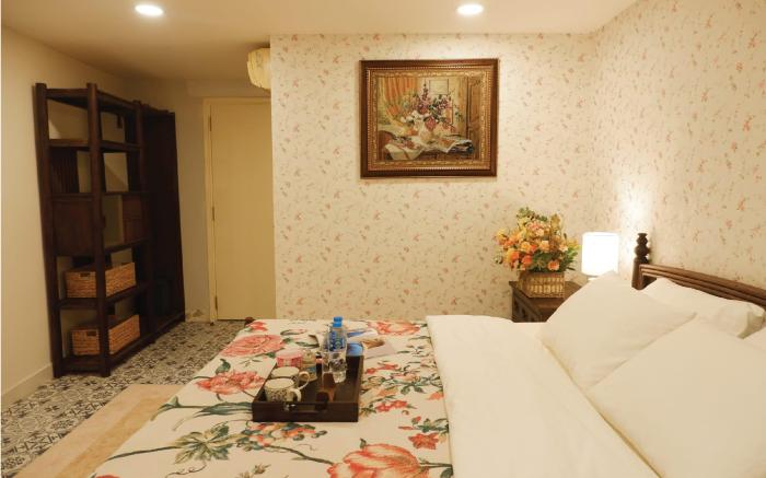 The Rustic Home - Room 2