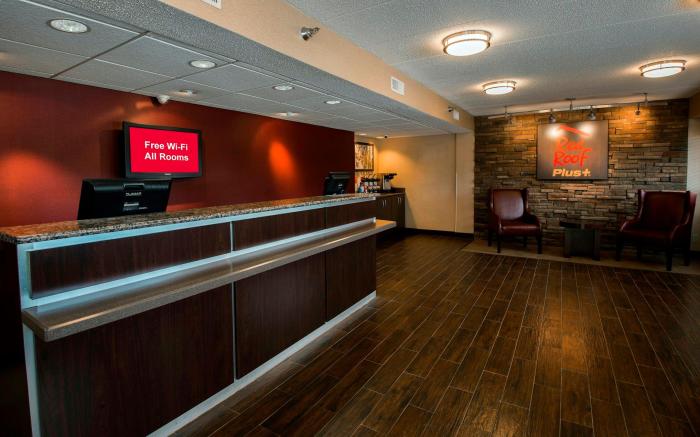 Red Roof PLUS+ Chicago - Naperville