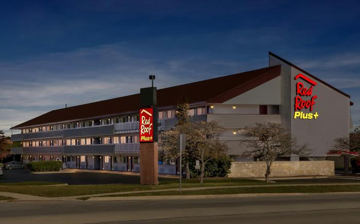 Red Roof PLUS+ Chicago - Hoffman Estates