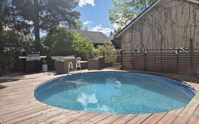 Villa Mosahiisi Charming Poolside Getaway