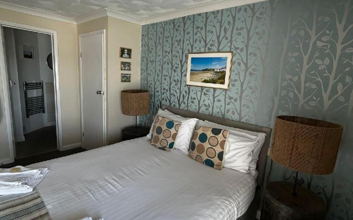 Rwts-rooms and resto
