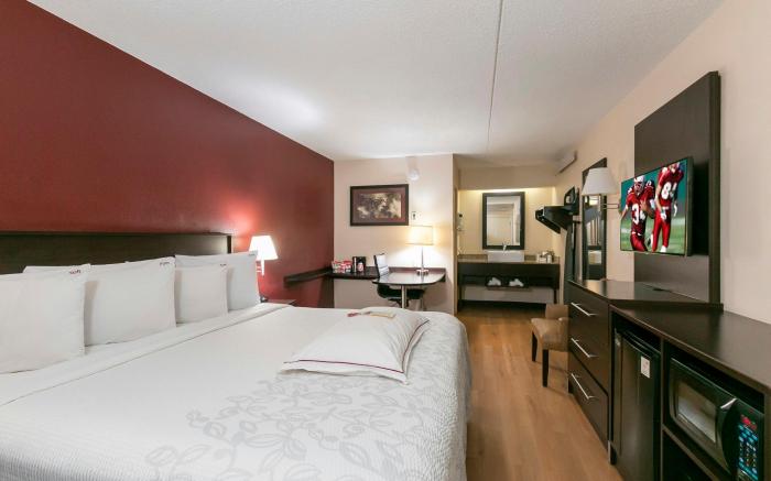 Red Roof PLUS+ Baltimore - Washington DC/BWI South