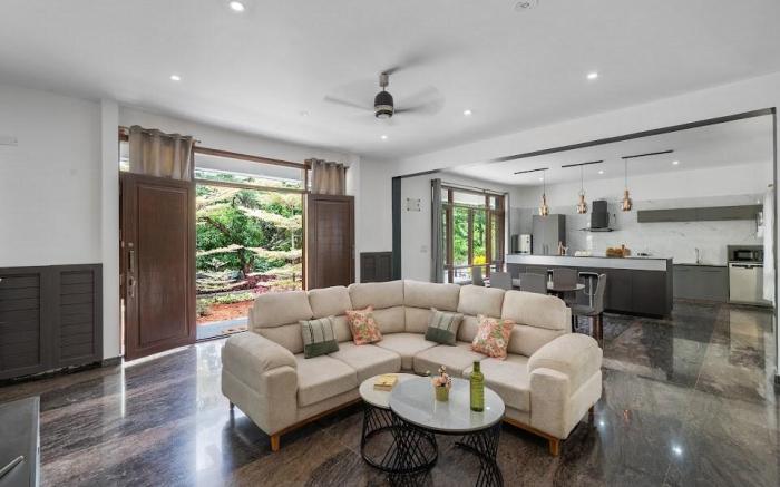 Moonlight 1BHK Bangalore Jacuzzi Retreat