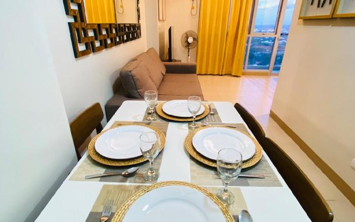 * * * 8 Skyline Sunset Suite