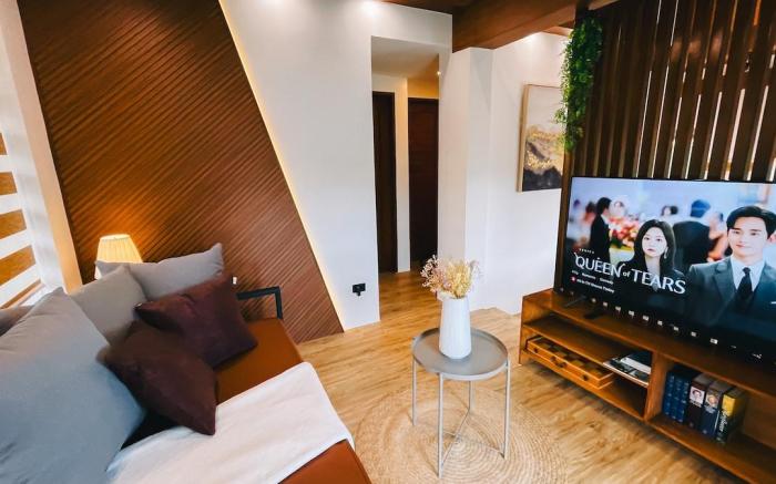 Modern Tropical Villa w/ pool near Tagaytay