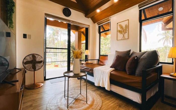 Modern Tropical Villa w/ pool near Tagaytay