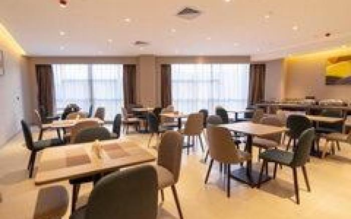 Home Inn Neo Cangxi Binjiang Road High-speed Railway Station