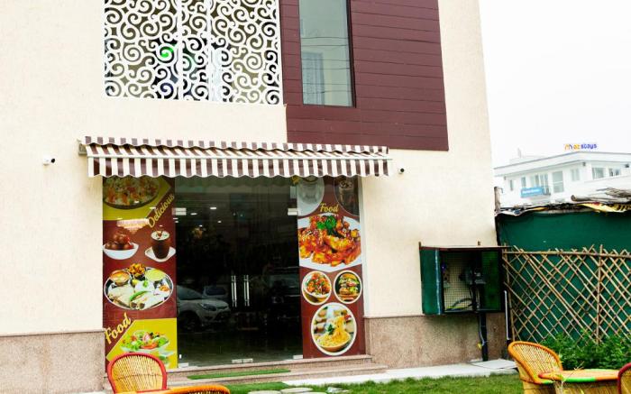 Jagdambey Hotel