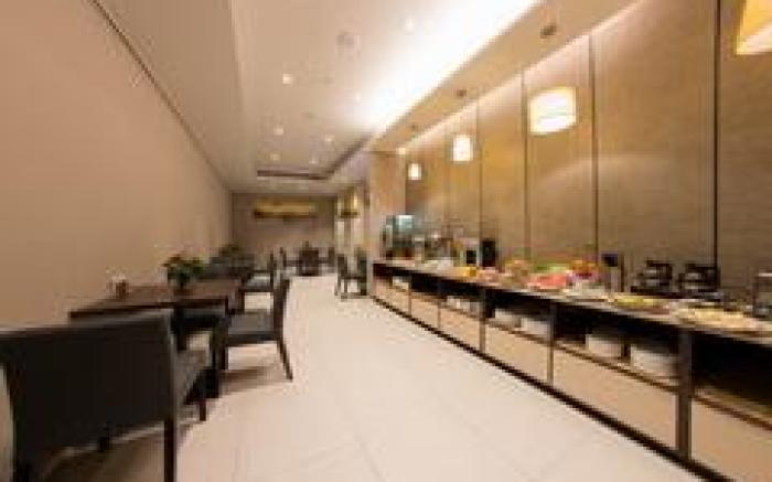 Home Inn Plus Guiyang Penshuichi Qianling Park Yan'an West Road Metro Station