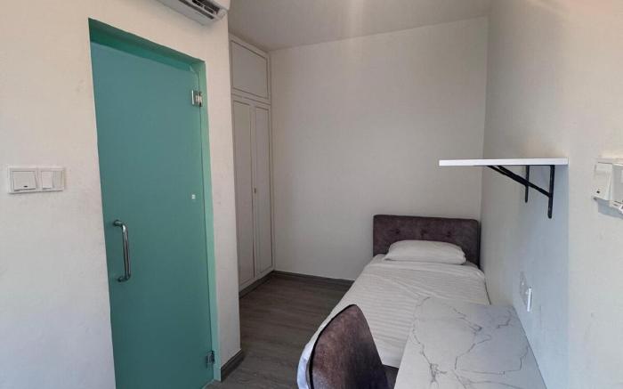 Xhostel Tower B Standard Single