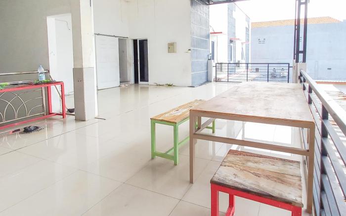 RedDoorz Syariah @ Homestay Bougenville near Taman Alun-Alun Kota Lamongan