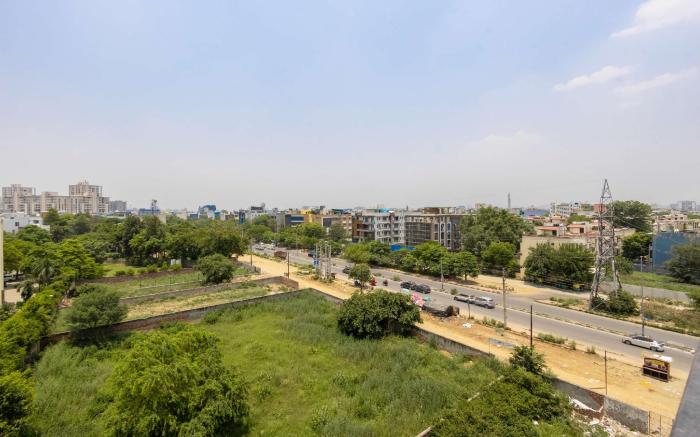 Saltstayz Premier Sector 50 & Golf Course Ext Road