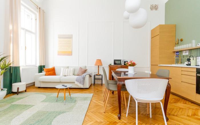 2BR Modern Elegance w/ Sauna & AC by