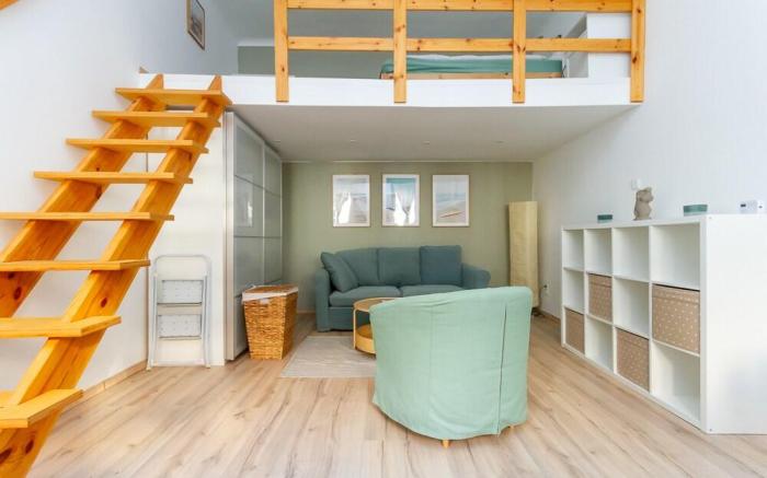 H10 Downtown Studio w AC by NW