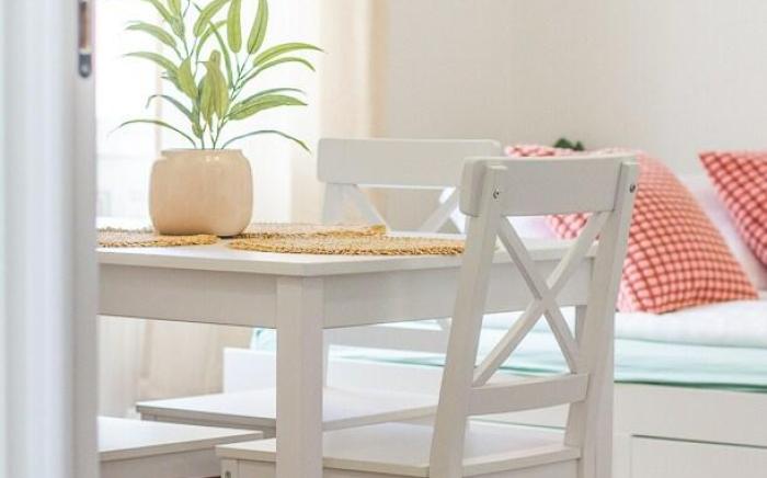 Mediterranean Hideaway w 2 BR 2 lvngrm & AC by NW