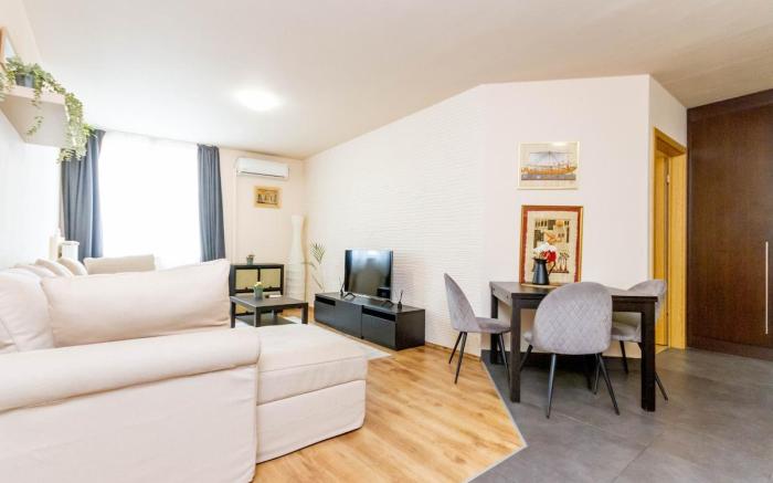 Modern Comfort in József Street with Parking by NW