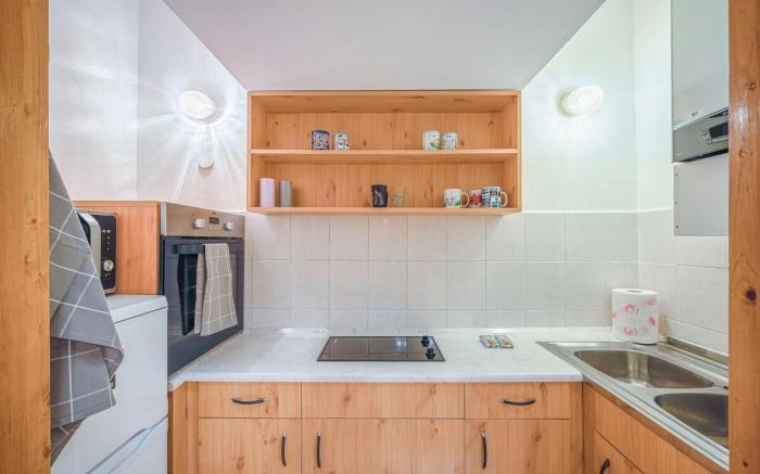 Corvin City Apartment with AC  by NW
