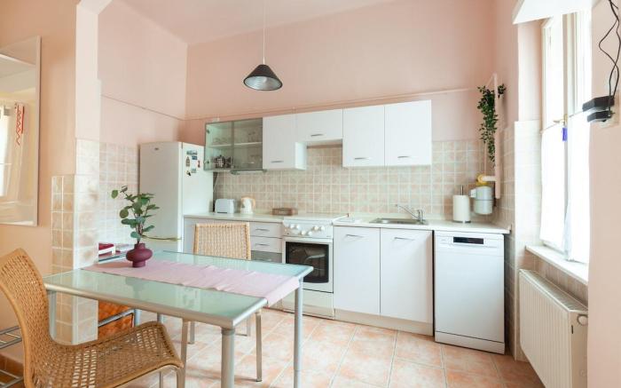 Sunny&Bright, centrally located, AC/balcony by NW