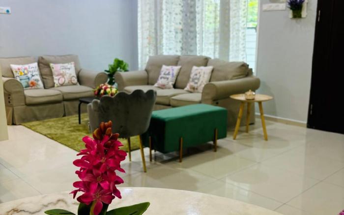Queen Room for 2 pax |Shared bathroom