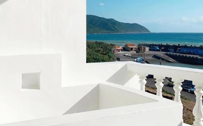 White & Light B&B