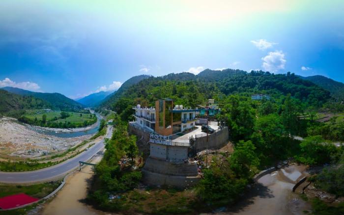 Hotel Riyansh 