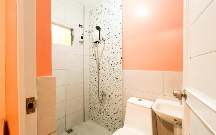 Iloilo Transient Rooms |Budget Room for 4 pax